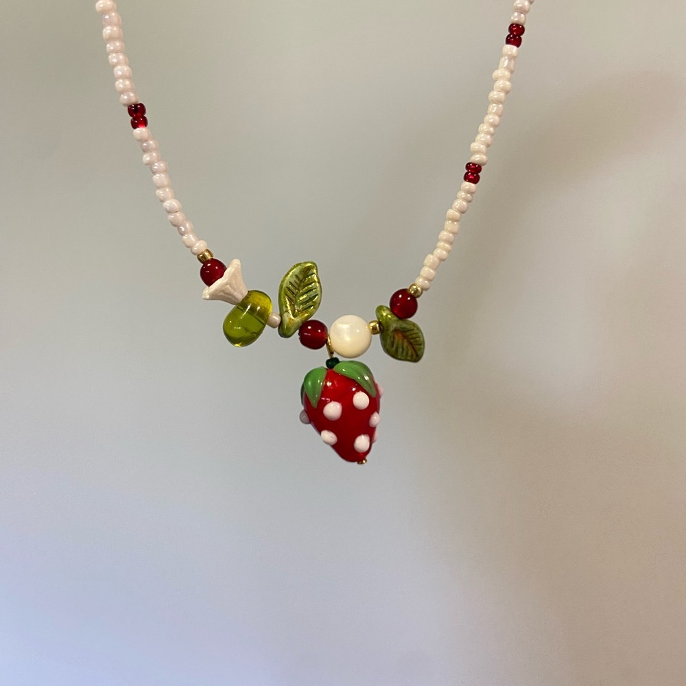 Charming Strawberry Beaded Necklace - Red and Green